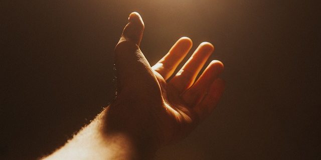 hand-4661763_640